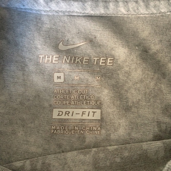 Like new Nike tshirt size M - Picture 3 of 5